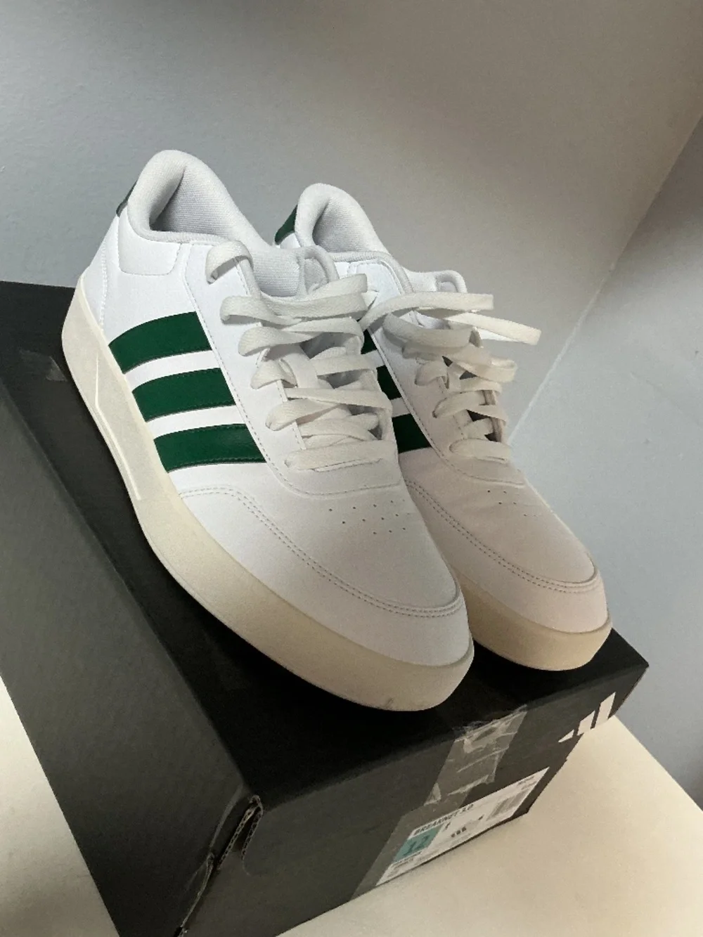 Adidas Breaknet 3.0 Men’s Green and White Sneakers Size 12